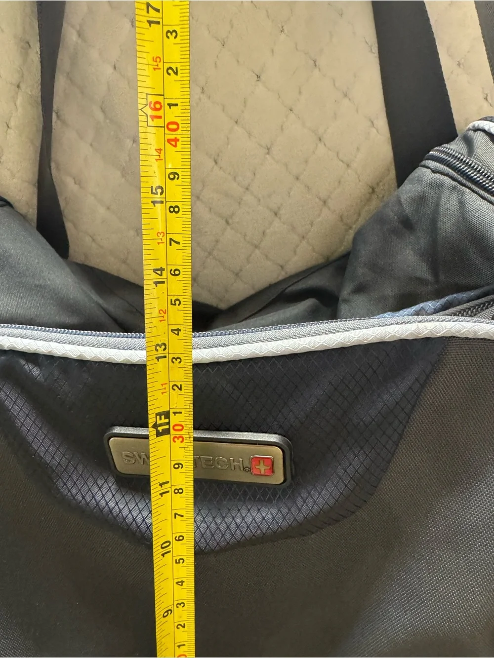 Swiss Tech spacious duffel